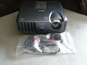 SHARP NOTEVISION PG-F211X DLP PROJECTOR, IMAGE BRIGHT & CLEAR, NEW LAMP!! - Picture 1 of 3