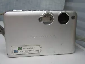 Nikon Coolpix S1 5,1 megapixel fotocamera digitale - argento (R33) - Foto 1 di 3