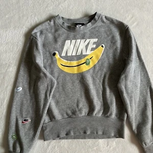 Nike Girls Children Teenagers Jumper Size XS Banana logo Grey Cotton Blend - Picture 1 of 24