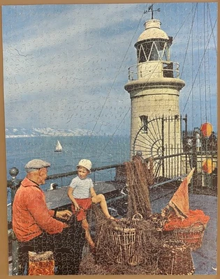 VTG Victory Wooden Jigsaw Puzzle, Harbour Pier, Folkestone (Outdoor) 1000 pieces - Image 1 of 4