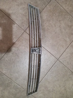 1976-1992  Jaguar XJS Front Grille, Very Good Condition  - Image 1 of 3