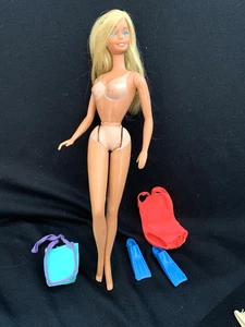 VTG Sun Lovin' Malibu Barbie Doll #1067 TAN LINES, Bendable Legs, FLIPPERS. Bag - Picture 1 of 10