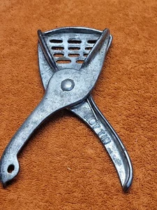 I•Vintage Hand Held Lemon Lime Citrus Aluminum Squeezer Juicer  - Picture 1 of 12
