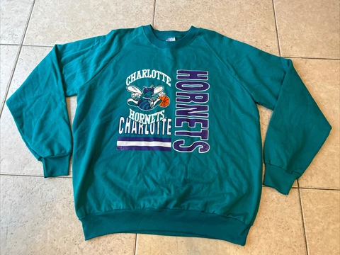 Vintage 1990’s Charlotte Hornets Teal Crewneck Sweatshirt Men’s XL Garan NBA Cover
