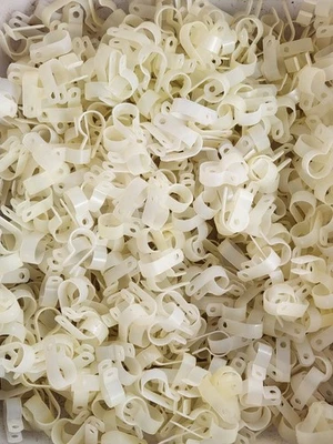 (750+) 1/2" BURNDY HP-9N - 1/2" Natural White Wire Cable Clip Strap Clamp - Image 1 of 4