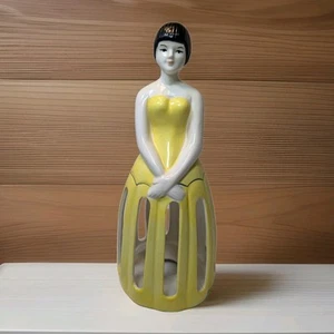 Vintage gelbe Puppe Serviette Dame Zug 2000 Keramik - Bild 1 von 4