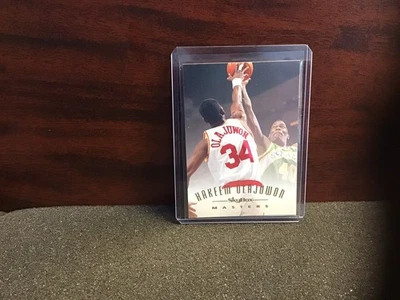 1994-95 Skybox Emotion - Masters Hakeem Olajuwon #116 Rockets 🏀 HOF - Image 1 of 2