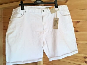 M&S Plus Size Soft White Roll Hem 99% Cotton Denim Shorts Belt Loops Size 24 - Picture 1 of 5