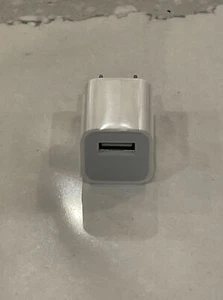 iPhone USB Power Wall Cube Apple Original Charger Adapter Plug A1385 AUTHENTIC - Picture 1 of 3