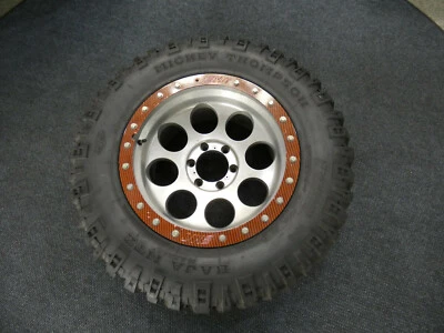 Komplett-Rad:   Mickey Thomson Baja MTZ LT305/60R18 auf Alurad 10x18 ET -25,4 mm - Bild 1 von 4
