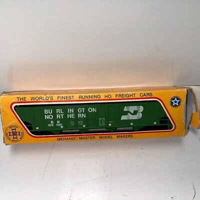 Mehano escala HO Burlington Northern 50' 4 Bay Hopper Road #978089 - Imagem 1 de 4