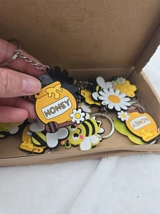 Game On Party Supplies Favors Bees Wristbands and keychains. - Picture 1 of 12