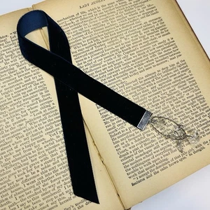 Handmade Velvet Bookmark Repurposed Vintage Jewelry One of a Kind Bookish Gift - Imagen 1 de 3