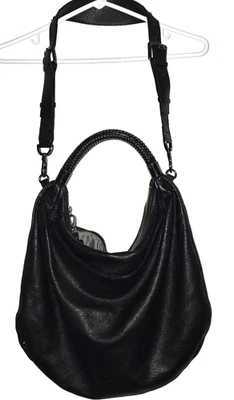 Сумка через плечо Kenneth Cole New York черная шагреневая кожа без сутулиться хобо с заклепками - Изображение 1 из 4