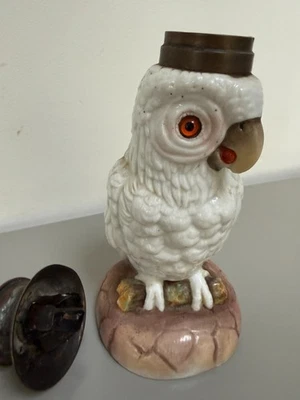 antigua lámpara de aceite pequeña loro blanco SIN ACEITE SIN COMBUSTIBLE Foto 1 de 4