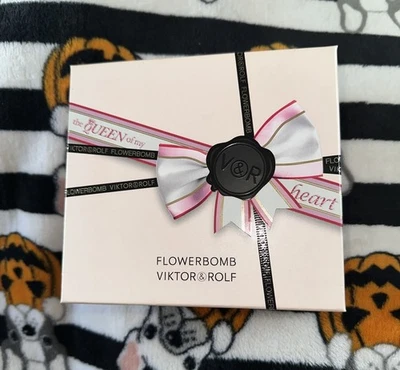🆕 Viktor & Rolf • Flowerbomb 🌸 Juego de regalo de 3 piezas [Reina de mi corazón] Foto 1 de 4