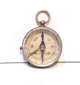 STESCO VINTAGE POCKET COMPASS DIRECTION HOLDER BRASS 1950s (GLASS CRACKED) - Picture 1 of 9