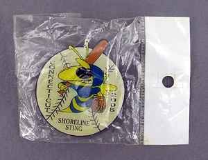 Pasador de solapa de béisbol Connecticut Shoreline Sting Girls 2005 lanzamiento rápido - Imagen 1 de 2