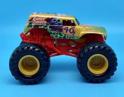 Grave Digger 40 Aniversario Monster Jam SUPER ULTRA RARO Oro Exclusivo 1/64 Foto 1 de 4