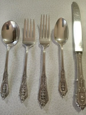 Servicio de configuración de lugar Wallace Rose Point de plata esterlina para 8 con piezas para servir Foto 1 de 4