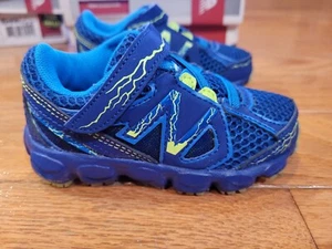 New Balance Sneaker Toddler Size 5 - Picture 1 of 2