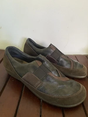 Mocasines Naot Otago para mujer talla 10 cuero gamuza marrón negro cómodos planos Foto 1 de 4