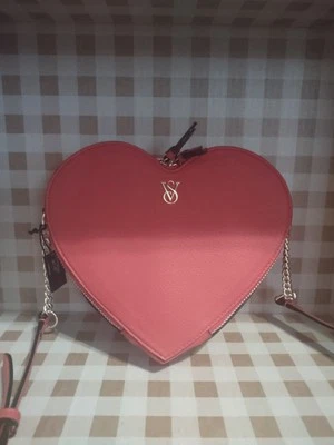 BOLSO BANDOLERA VICTORIA'S SECRET FORMA CORAZÓN ROJO BRILLANTE 2 Piezas Cremallera. Foto 1 de 4