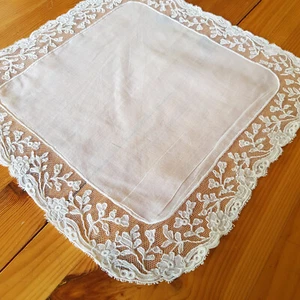 🌻 altes Stofftaschentuch Taschentuch weiß Spitze Stickerei Vintage 1🌻 - Bild 1 von 1