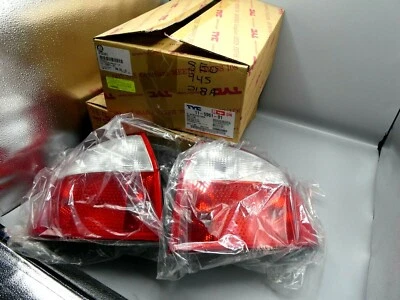 PAR DE FAROS TRASEROS AUDI A4 S4 2002-2005 8E5 945 217A / 8E5 945 218A Foto 1 de 4