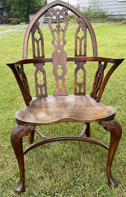 Conjunto de 8 poltronas góticas antigas Windsor  - Imagem 1 de 4