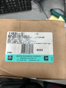 White Rodgers 11B30-35 25 V.A.C. Dual Hot Water Control - Picture 1 of 2