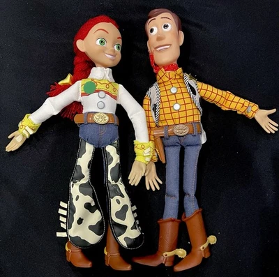 "Muñecas parlantes de 15"" Disney Toy Story Jessie vaquera y leñosa" Foto 1 de 4