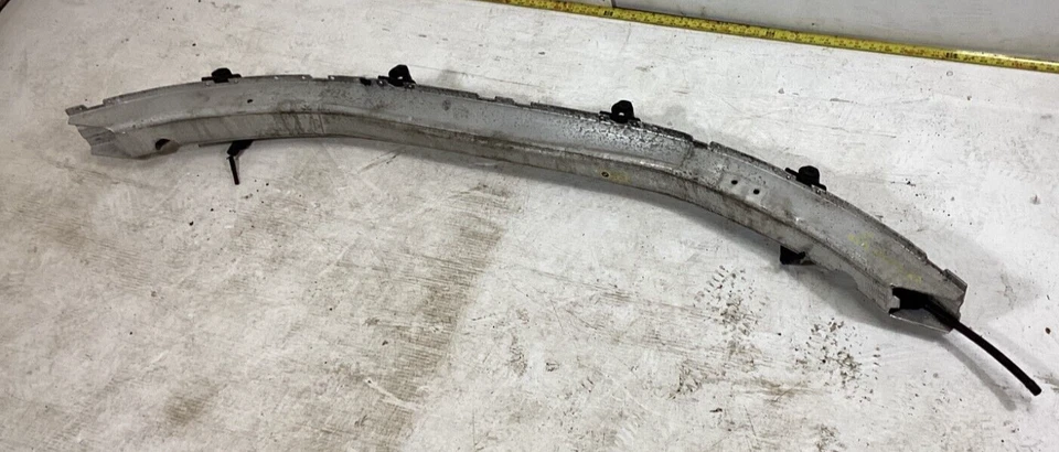 2009-2013 BMW 528i 550i FRONT BUMPER REINFORCEMENT BAR 7203976 OEM . Foto 1 de 4