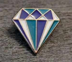 💎 Geometric Diamond Gemstone Shaped - Purple, Teal & White Enamel Lapel Pin - Bild 1 von 4