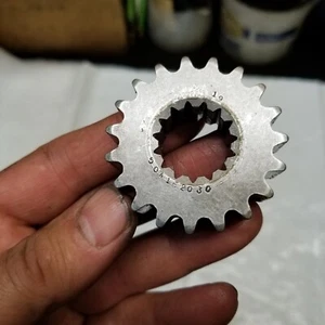 2013 Skidoo Summit XM chain case 19 tooth upper gear 504152030 - Picture 1 of 3