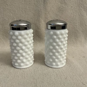 Vintage Fenton Hobnail Milk Glass White Salt And Pepper Shakers EUC - Picture 1 of 5