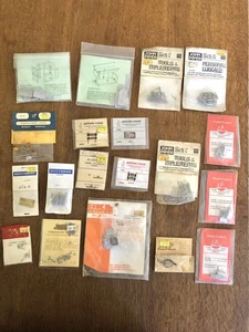 19 Packungen sortiertes Zubehör... die meisten sind Weißmetall - Spur N versiegelt - Bild 1 von 6