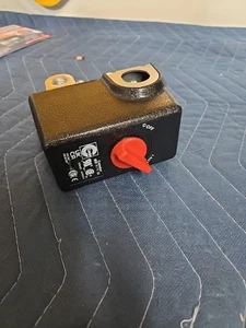 CONDOR MDR 11 / 11 EA PRESSURE SWITCH 26 AMPS 120 / 240 VOLTS 135-175 PSI - Picture 1 of 7