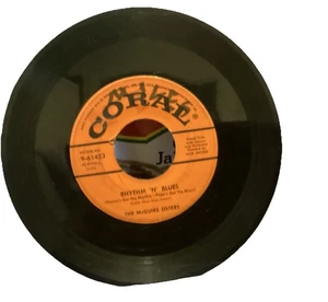 VTG. MCGUIRE SISTERS: something's gotta give / rhythm 'n' blues CORAL 7" Single - Picture 1 of 2