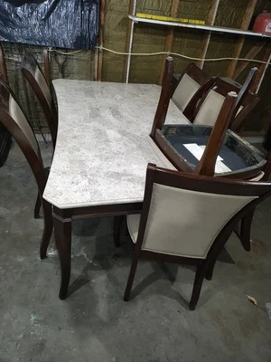 Comedor de mármol y roble de 4 pies por 6 1/2 pies. Juego de mesa con 6 sillas Foto 1 de 2