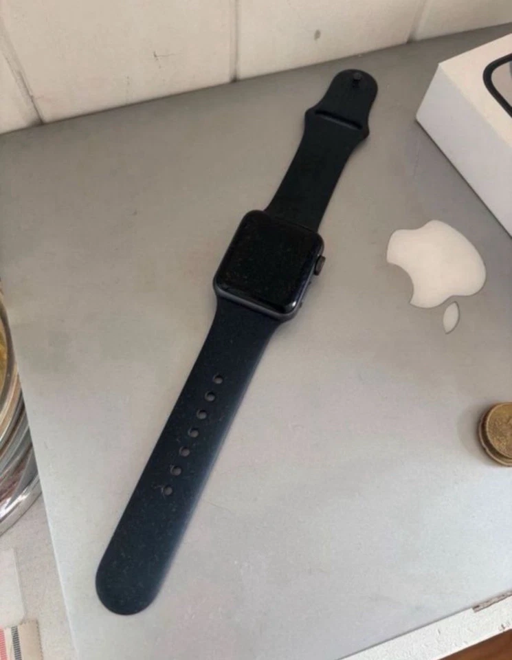 Apple Watch Series 3 42mm in Schwarz - Bild 1 von 1