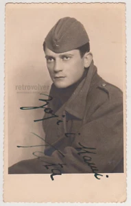 Foto uniforme militare soldato maschio attraente giovane affettuoso bello - Foto 1 di 7