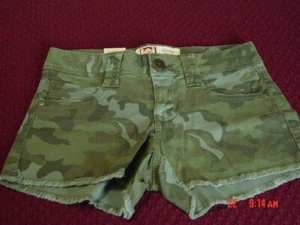 NWT Womens Camouflage Shorts l e i Green - Picture 1 of 3