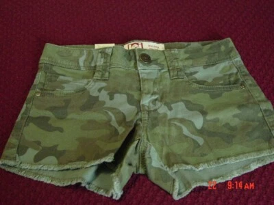 NWT Womens Camouflage Shorts l e i Green - Image 1 of 3