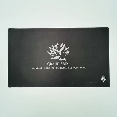 Alfombra de juego oficial Magic Black Lotus Grand Prix 2018 promocional negra y plateada Foto 1 de 4