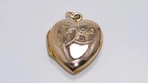 Beautiful Pre-Loved 9carat 9k Gold Front & Back Heart Hinged Floral Locket 3g - Picture 1 of 6