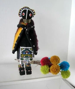 Handperlen afrikanische Zulu Ndebele Mädchenpuppe 10" groß Volkskunst mit Bommel POMS - Bild 1 von 4