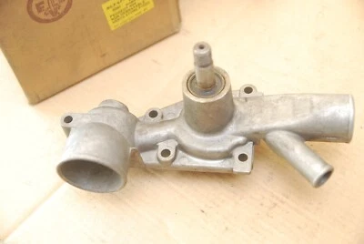 Peugeot 404 water pump New - Image 1 of 2