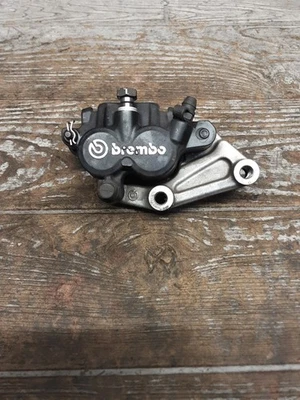 Conjunto de pinza de freno de disco delantera derecha Ducati Monster S2R 800 2007 05-08 Foto 1 de 4