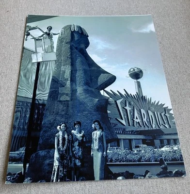 Foto Tiki promocional vintage Stardust Casino Las Vegas original 8 X 10 en blanco y negro Foto 1 de 2
